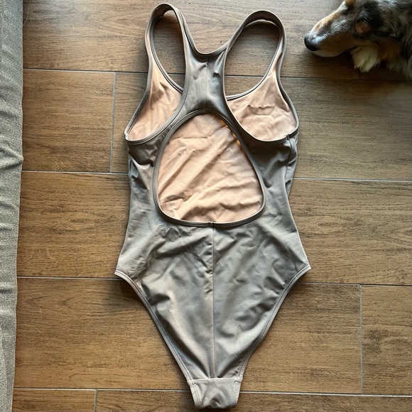 Turbo Suit - Picture 3 of 4